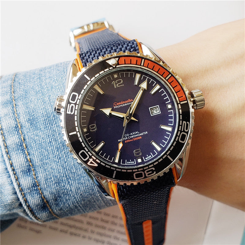 Black casual man's round quartz watch