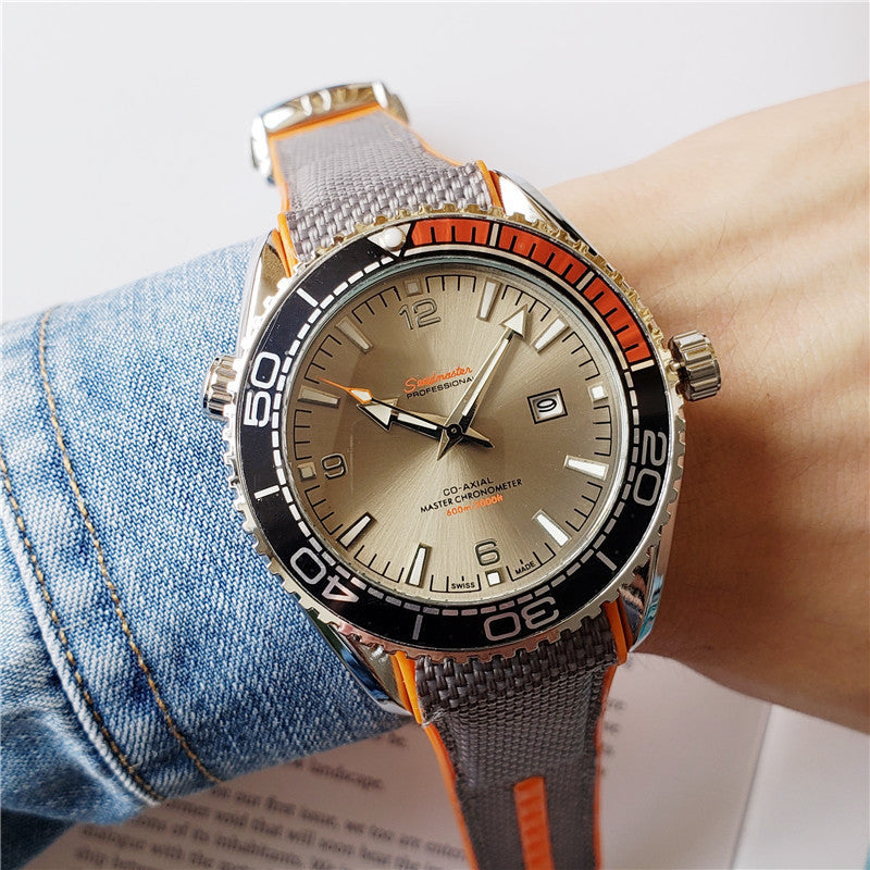 Black casual man's round quartz watch 