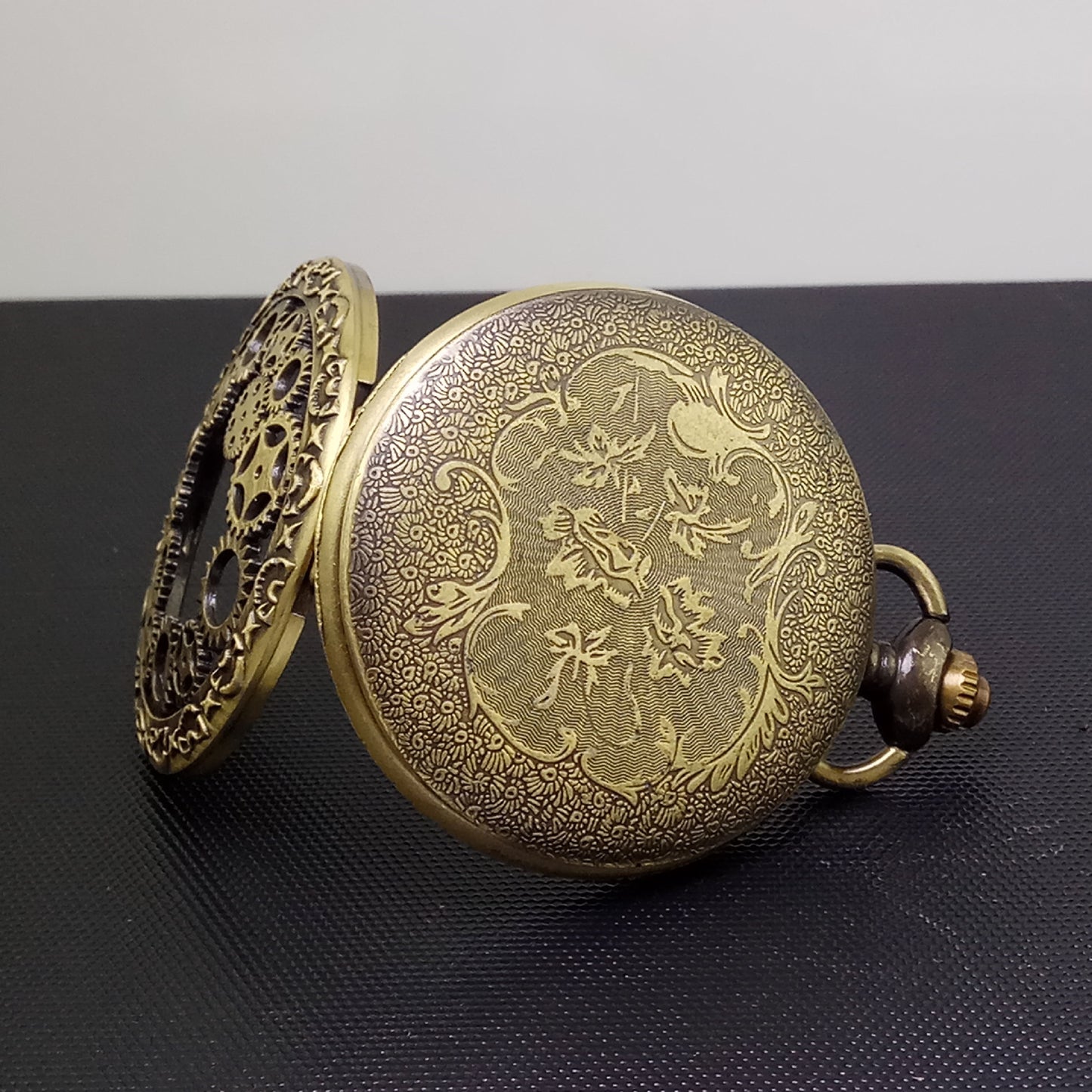 Vintage classic large gear hollow pocket watch