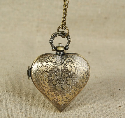 Vintage Peach Heart Hollow Pattern Pocket Watch Bronze Peach Heart Carved Hollow Classical Pocket Watch