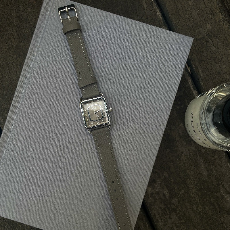Mid-ancient Watch Niche Art Good-looking Retro Workplace