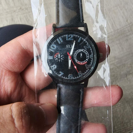 Men's Leather Strap Sports Pointer Quartz Watch