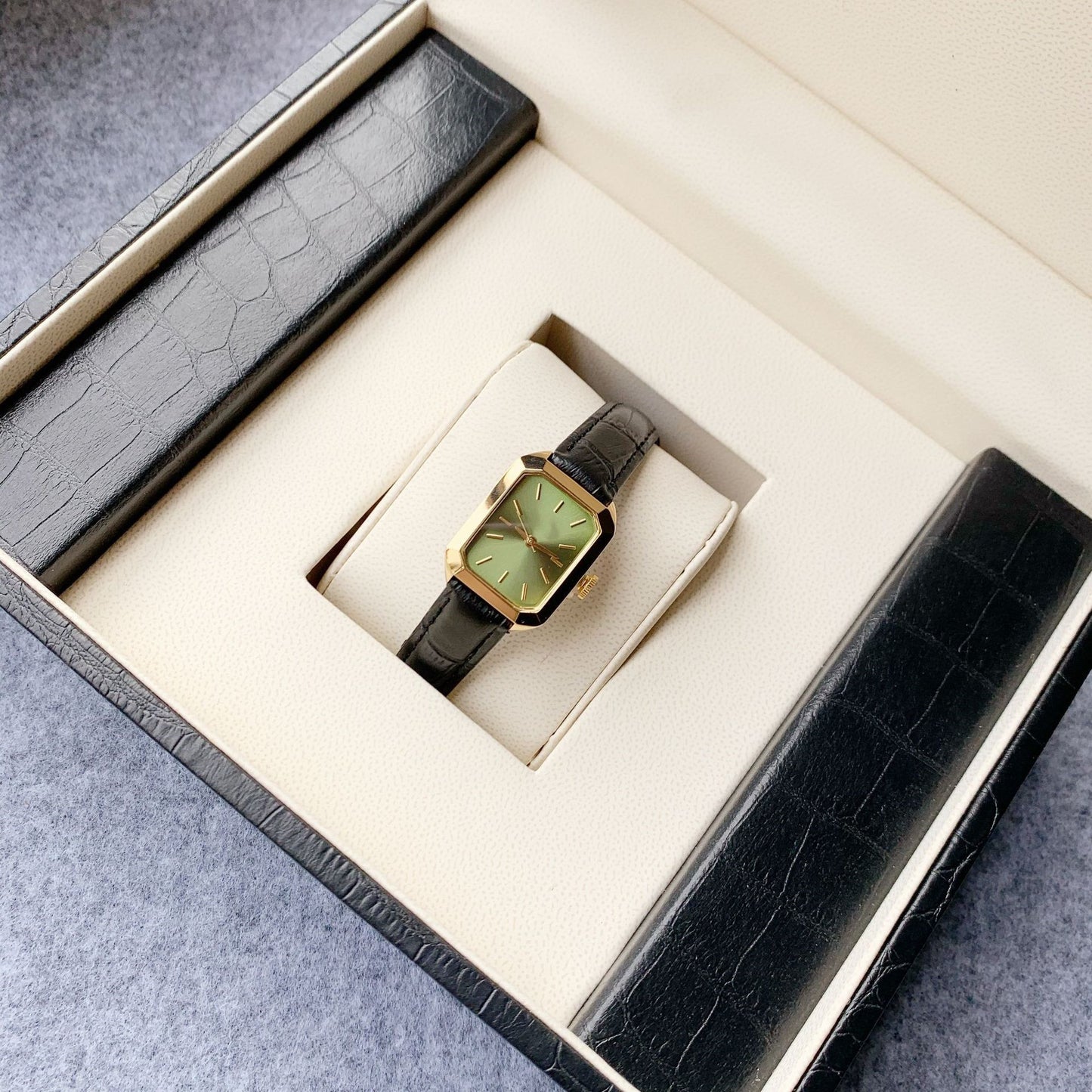 Fashion Casual Belt Square Dial Watch